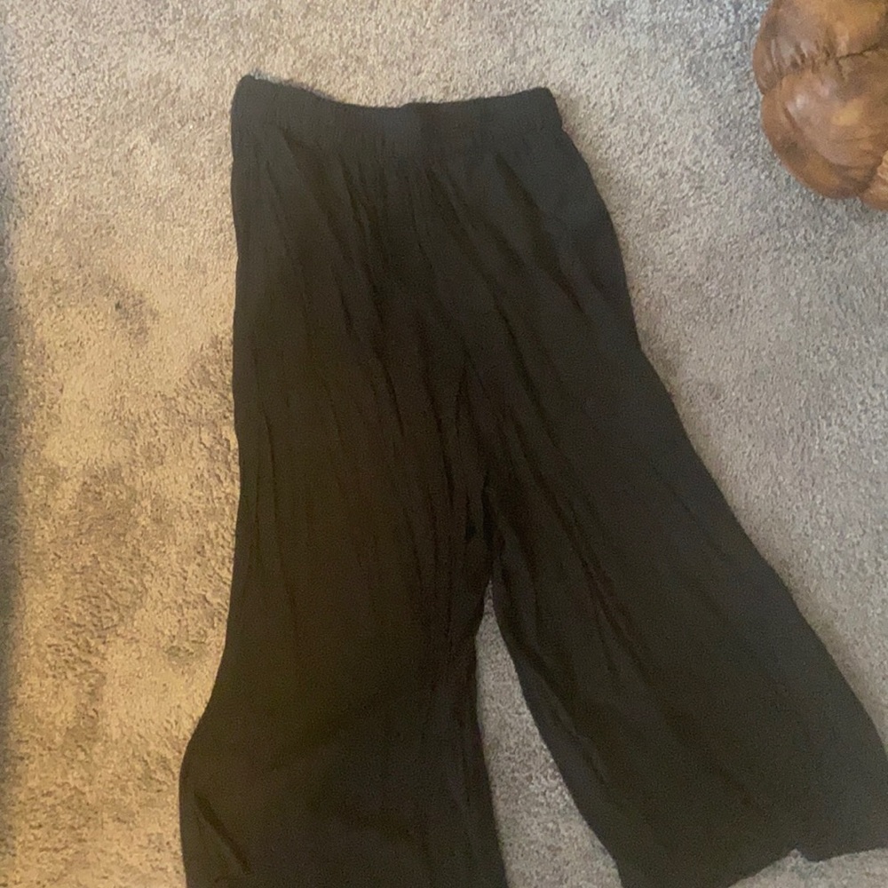 Black GAP gaucho pants